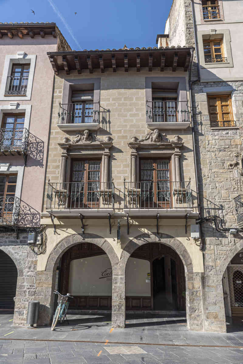Huesca - Jaca 06  - plaza de San Pedro 04.jpg